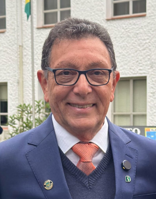 Dr Cláudio Galvão Bueno